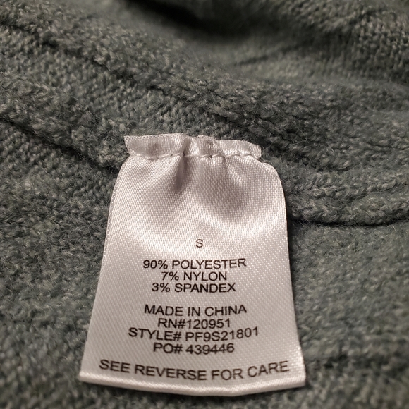 ♡♡♡♡♡  NWT Pink Rose knit sweater. - Picture 10 of 11